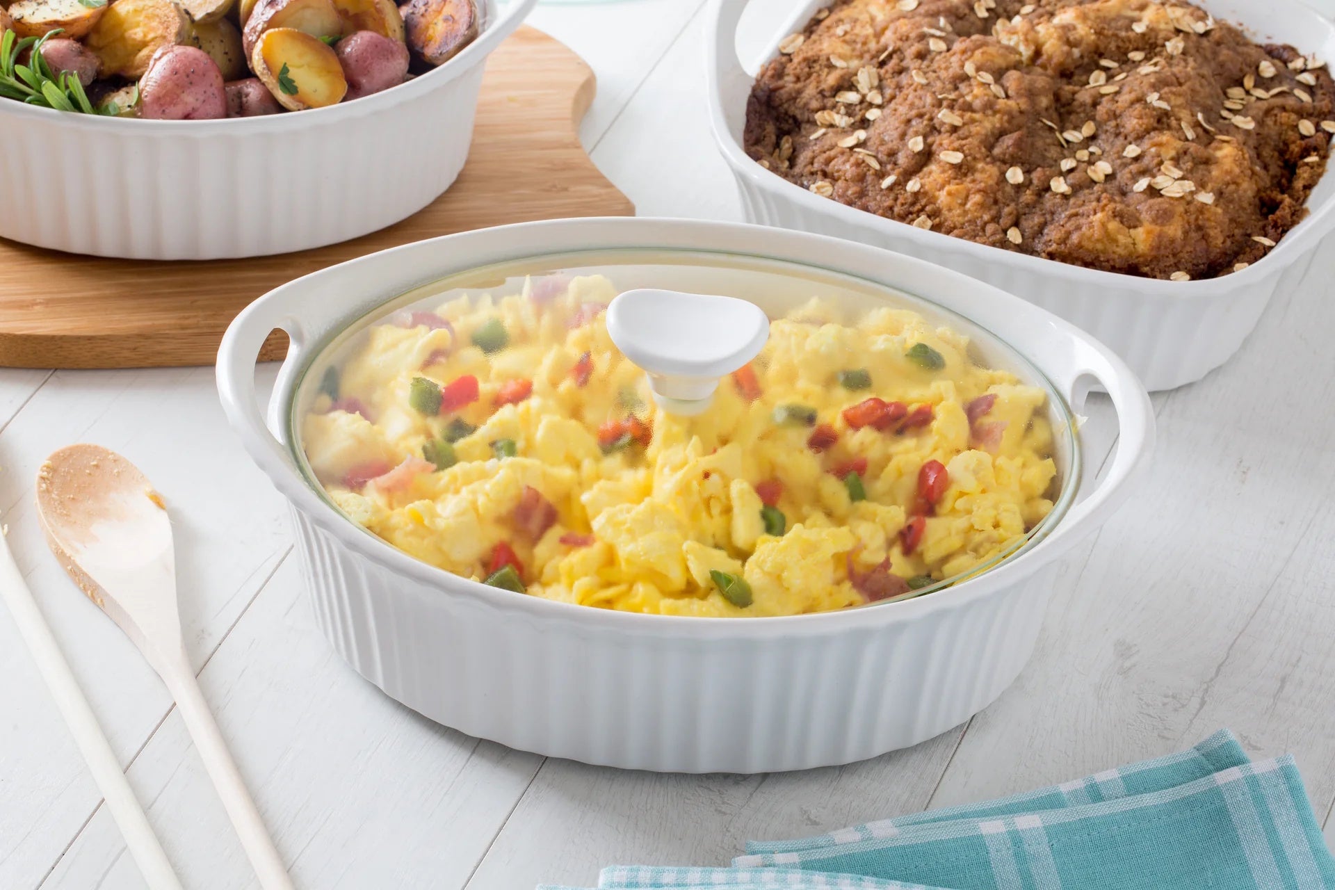 Corningware French White 2.35L Oval Covered Casserole