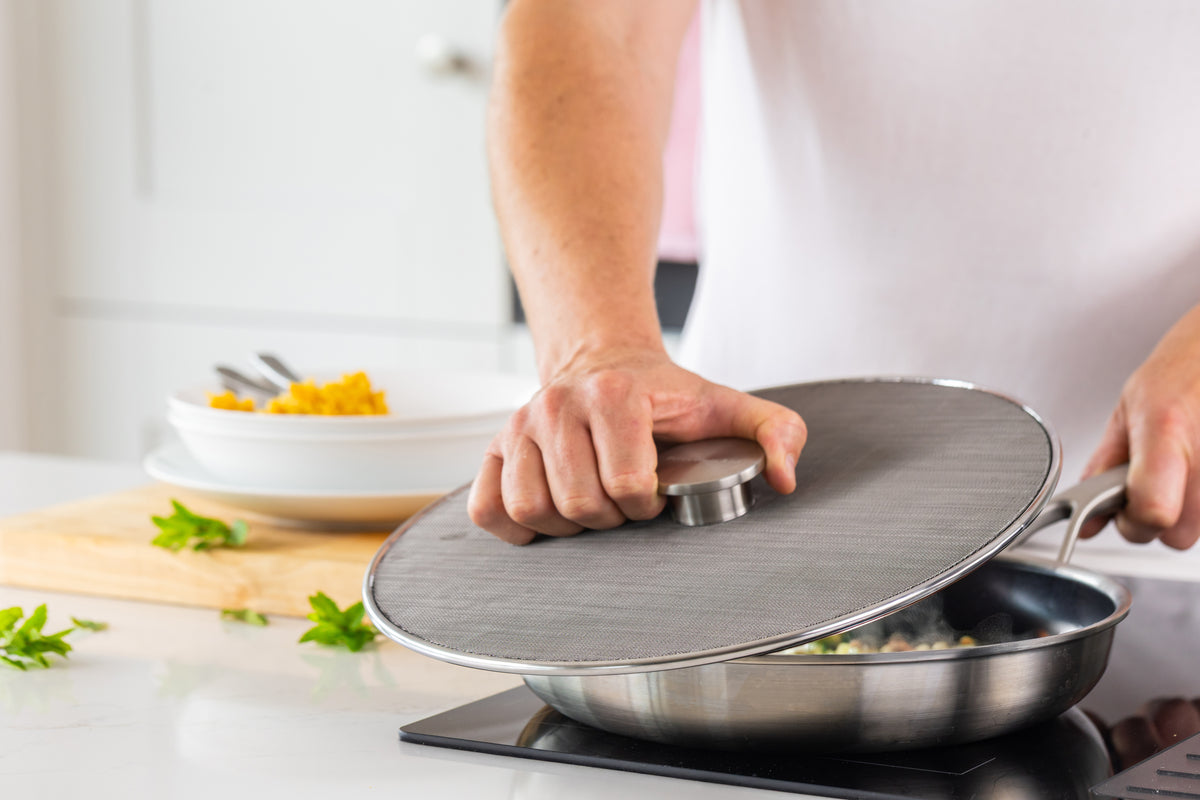 KitchenAid – Odour Absorbing Splatter Guard 33cm